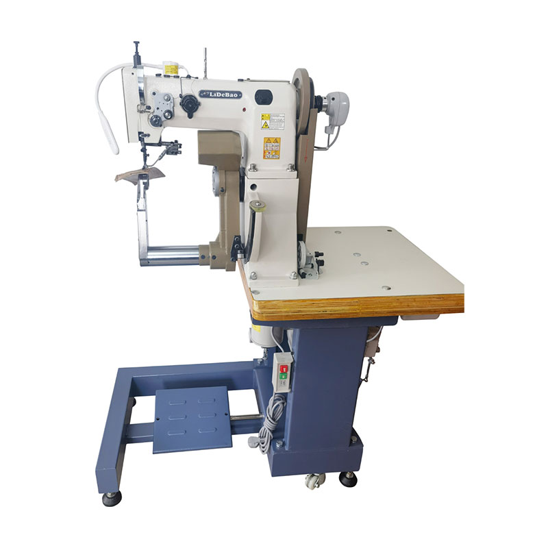 U-vormige naaimachine met roterende arm